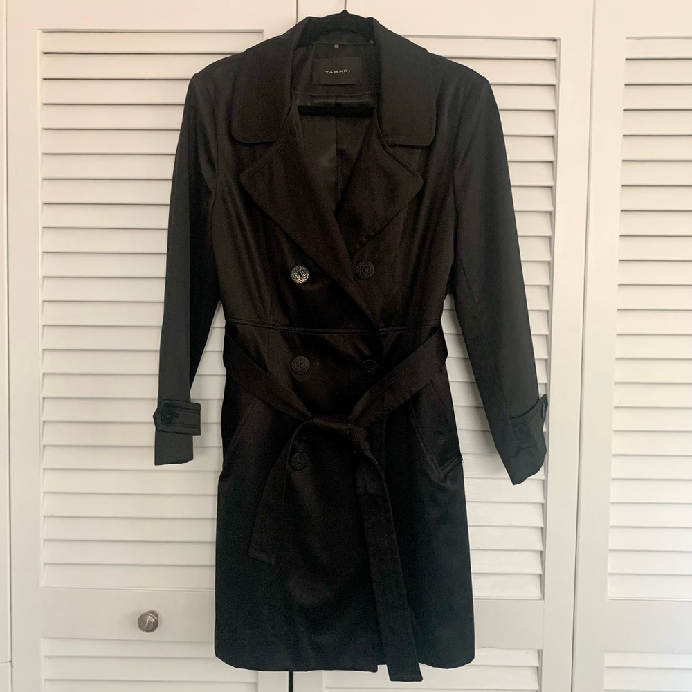 Tahari trench coat 🧥 dressy shiny black mid-thigh length women’s large like-new